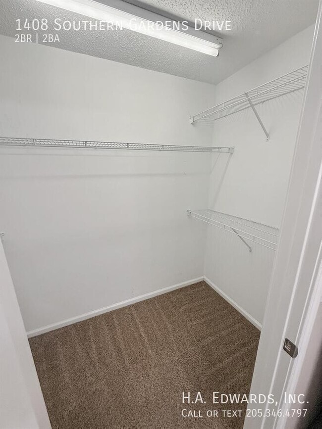 Building Photo - 1408 Southern Gardens Dr