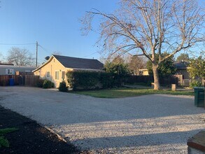 Building Photo - Remodeled 2 Bedroom 2 Bath in Great Location!