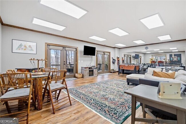 Building Photo - 5281 Laurel Ln