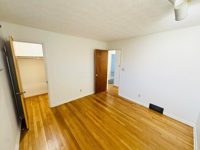 Building Photo - 1016 Lambeth Dr