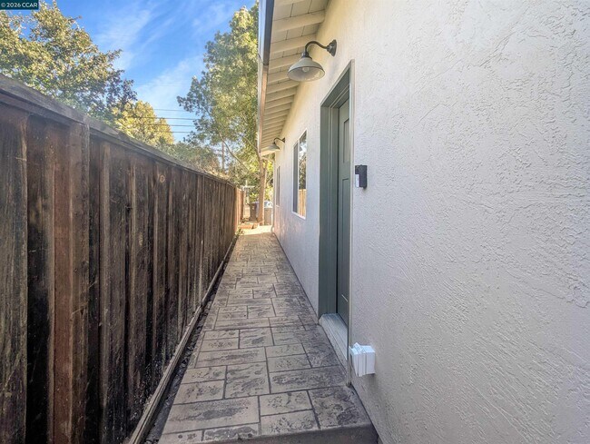 Building Photo - 1892 Sunnyvale Ave