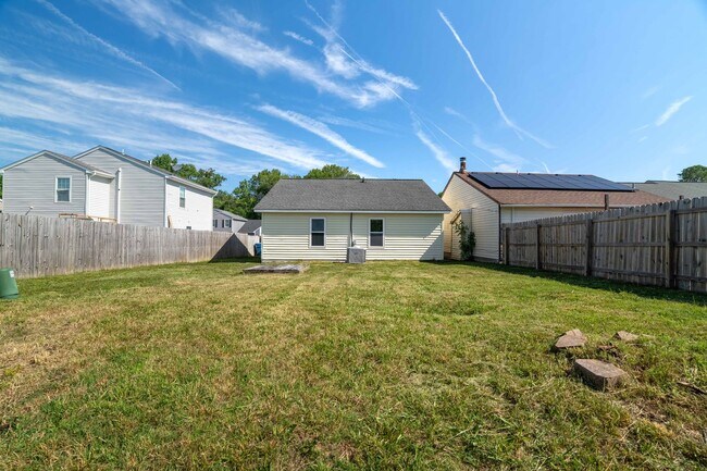 Building Photo - 5124 Rugby Rd