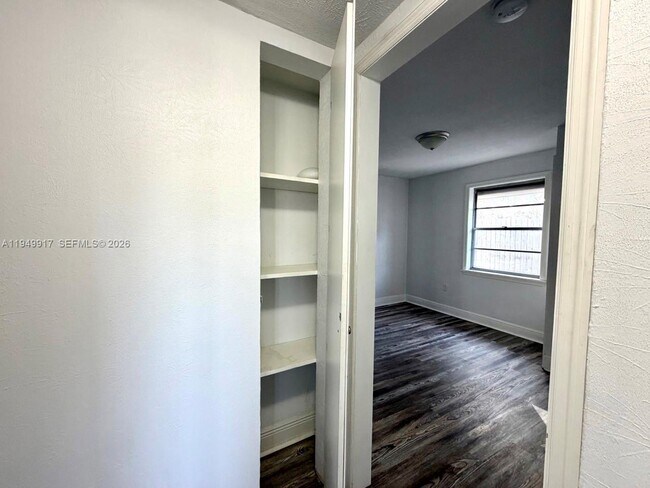 Building Photo - 565 Forrest Dr