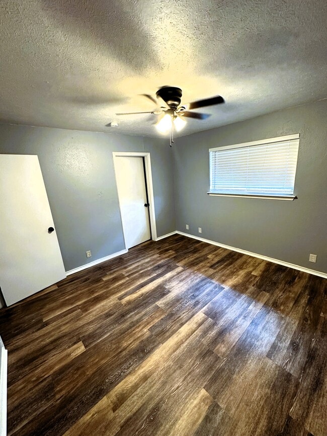 Building Photo - 103 Redbud Ct
