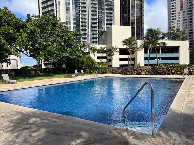 Building Photo - 1255 Nuuanu Ave