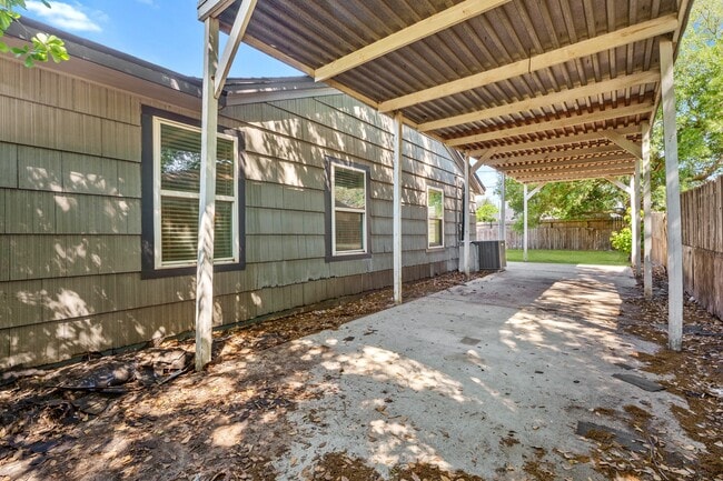 Building Photo - 3209 Chestershire Dr
