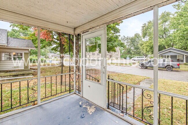 Building Photo - 4925 Crittenden Ave