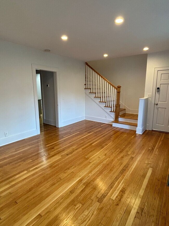 Primary Photo - 1609 Linden Ave