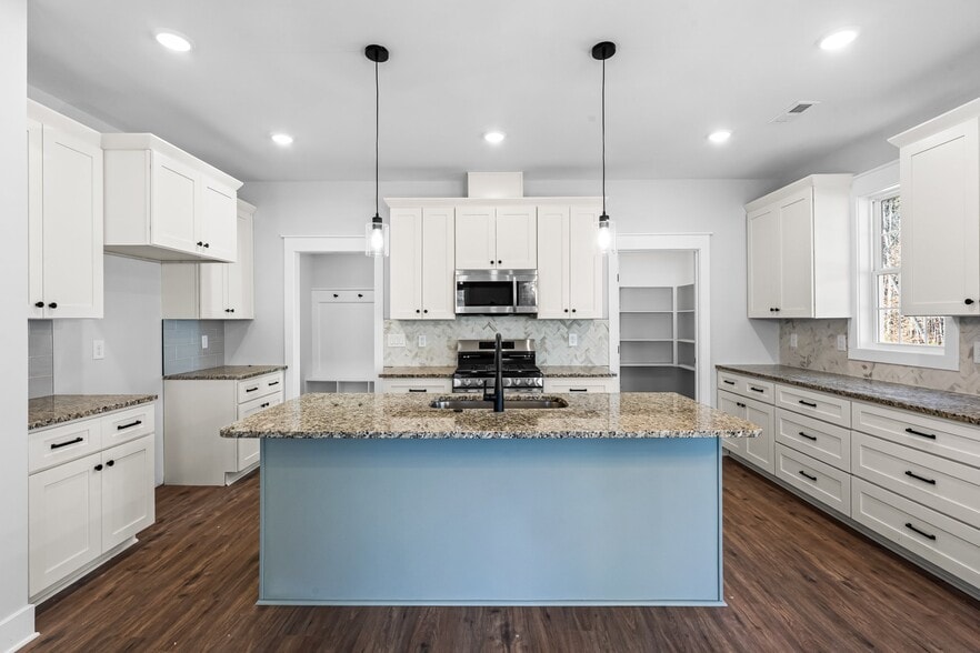 Building Photo - 145 Vast View Wy