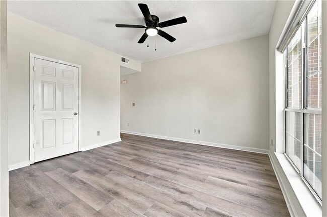 Building Photo - 10870 Willow Meadow Cir
