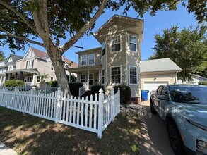 Building Photo - 1129 Hampton Ave