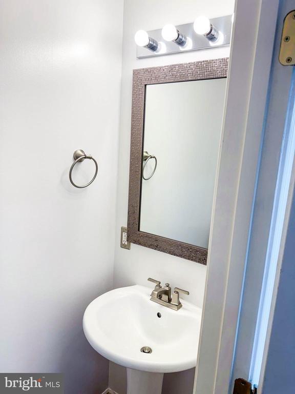 Building Photo - 5211 Duke Ct