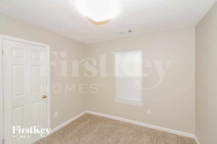 Building Photo - 1590 Belle Trees Dr