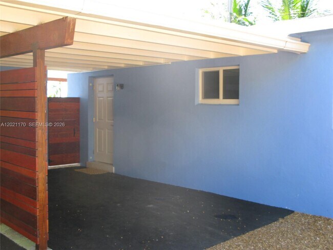 Building Photo - 13767 Oleander Ave
