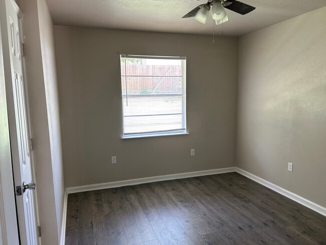 Building Photo - 1816 Pleasant Ln