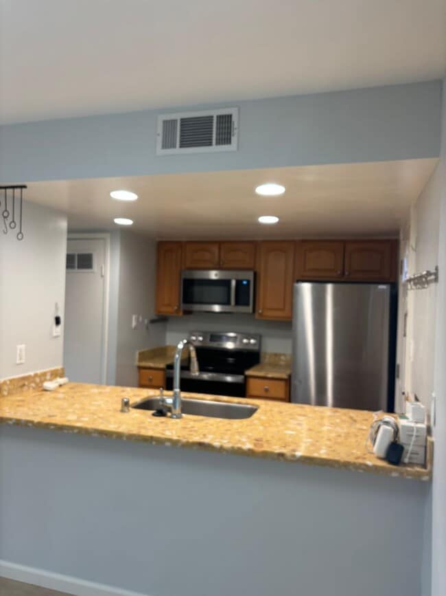 Building Photo - 5420 Roundtree Ct