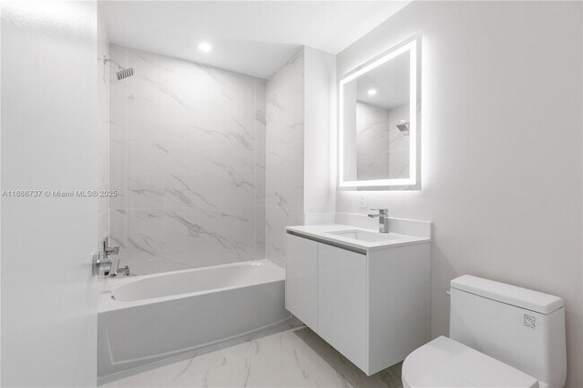 Building Photo - 700 NE 24th St