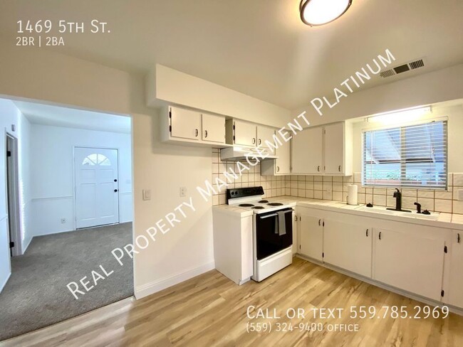 Building Photo - $1,895 Bullard & Sunnyside, Charming 2 Bed...