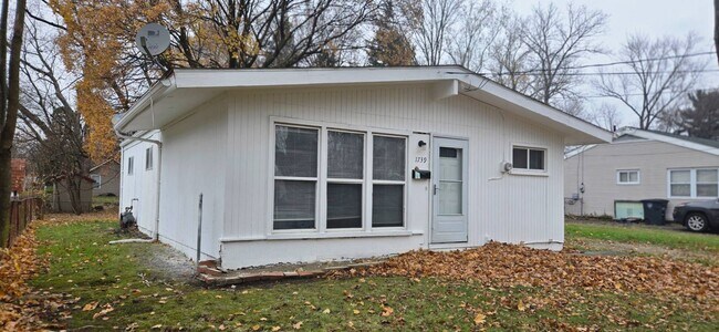 Building Photo - Charming 3-Bedroom Property in Prime Location ( SECTION 8 VOUCHER ACCEPTED )