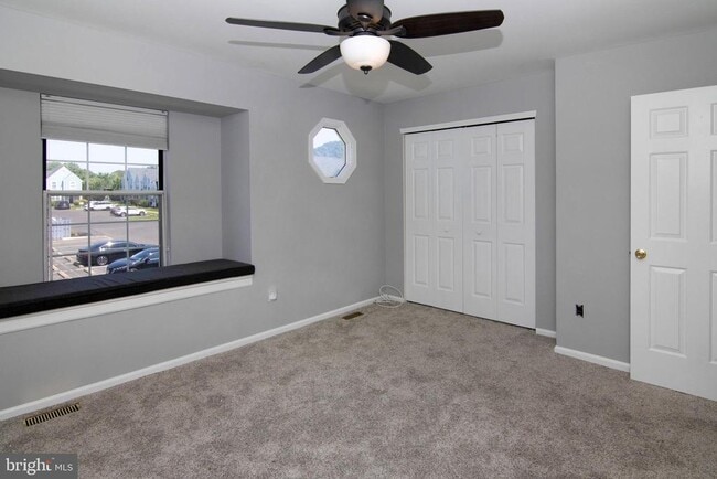 Building Photo - 1010 Hillsboro Ct