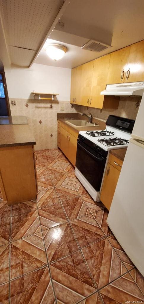 Building Photo - 25-36-36 76th St