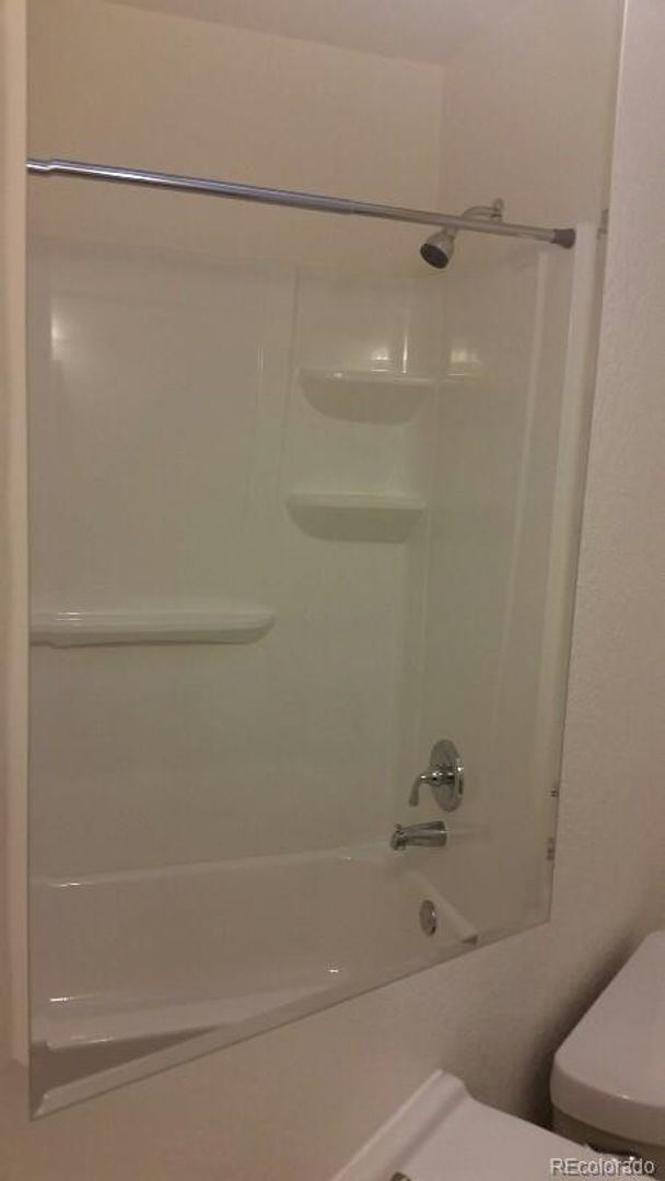 Building Photo - NICE 4-BEDROOM DUPLEX UNIT WITH GARAGE IN SUNNYSIDE! WATER, SEWER & TRASH INCLUDED!