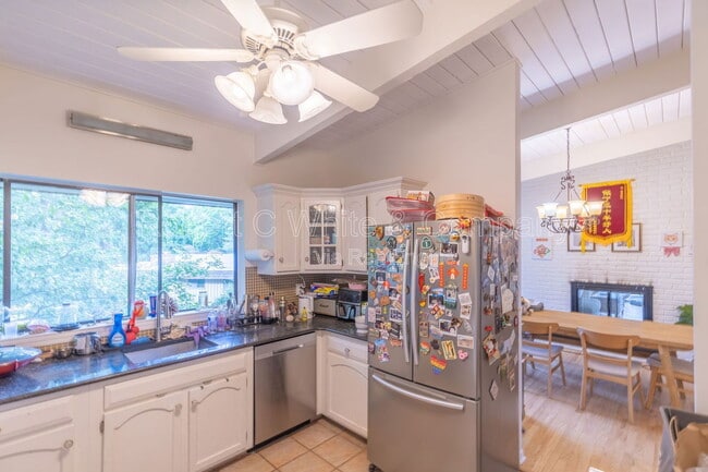 Building Photo - 102 Ledgebrook Dr