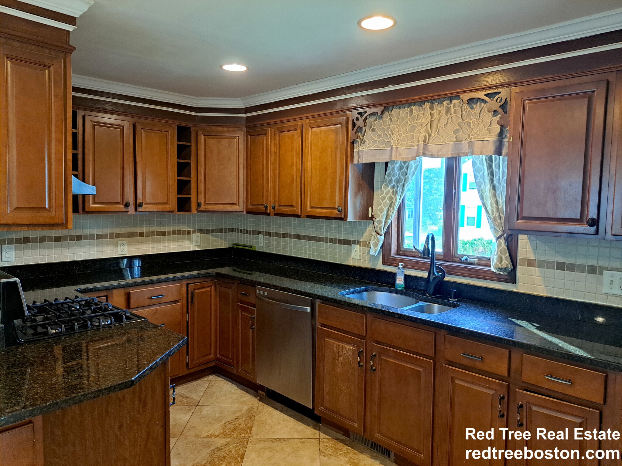 Building Photo - 158 Baker St