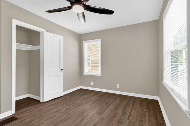 Building Photo - 1059 Lawrence Dr