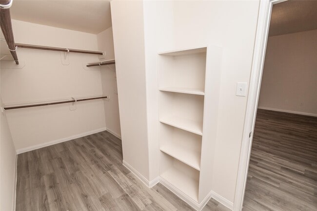 Building Photo - 6247 Brenwood Cir