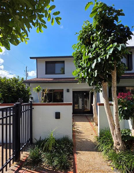 Building Photo - 817 SE 12th Ct