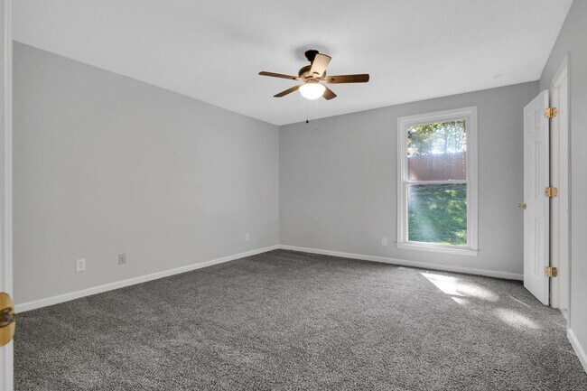 Building Photo - 2270 Ermine Dr