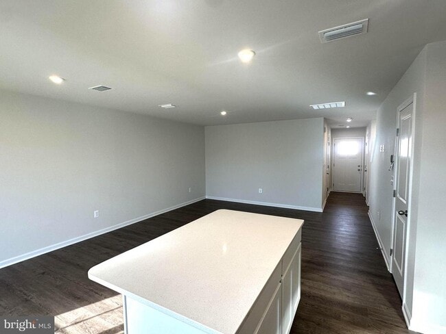 Building Photo - 2709 Apricot Dr