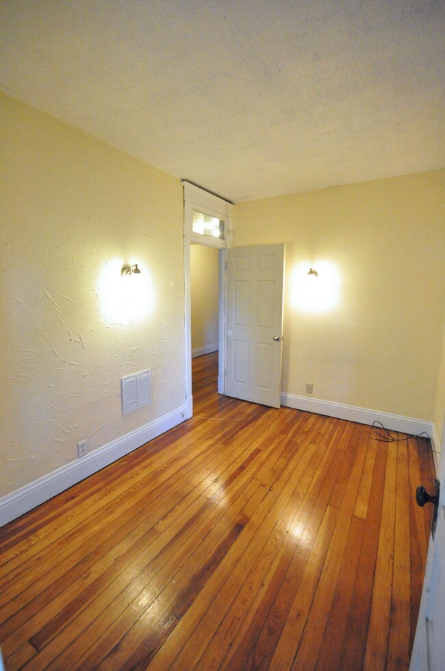 Building Photo - 2074-2078 Summit Street