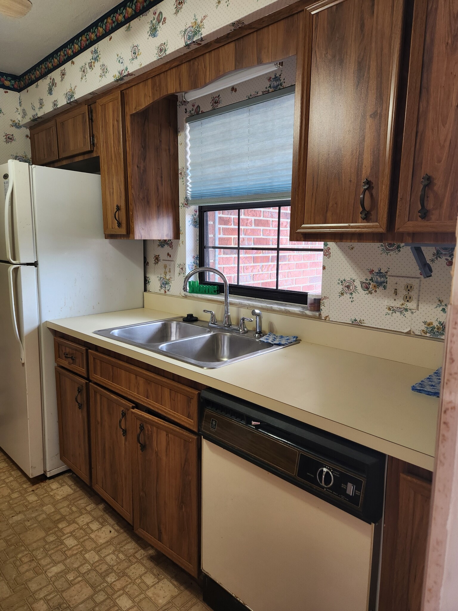 Building Photo - 415 Shangri La Cir