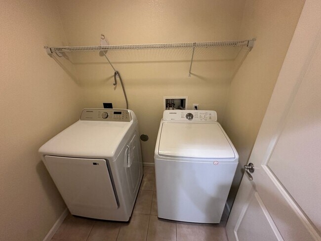 Building Photo - 3/3 Tri Level Berryessa Beauty is ready for YOU!