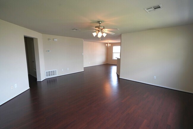 Building Photo - Spacious Single-Story Home in Highland Farms - Realtor Commission: $500