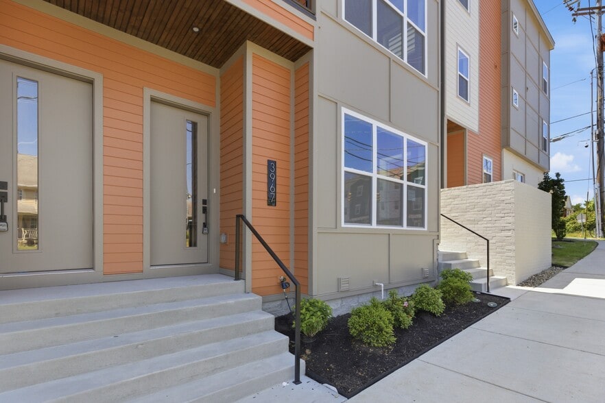 Building Photo - 3967 Clifton Ave