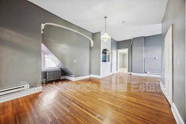 Primary Photo - 330 Kerlin St