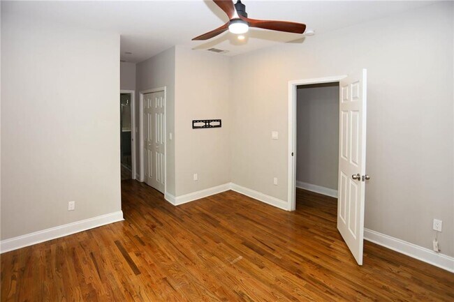 Building Photo - 1333 Lyle Ave