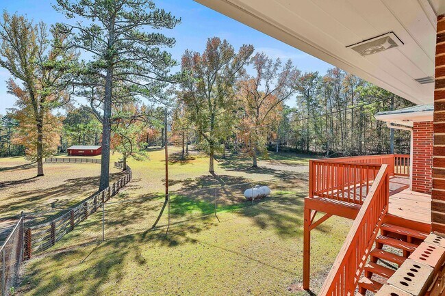 Building Photo - PROCUREMENT ONLY 334 Porter Road - Available Now! Ranch style home with spacious floor plan & bea...