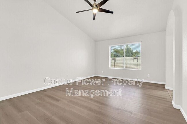 Building Photo - 1132 E Harbor View Dr