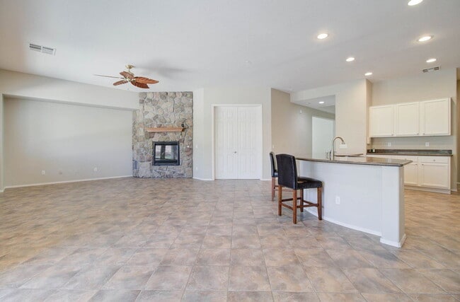 Building Photo - 4120 E Donato Dr