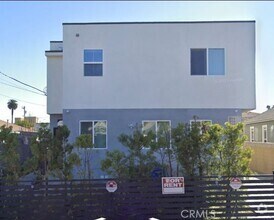 Building Photo - 516 S Chicago St