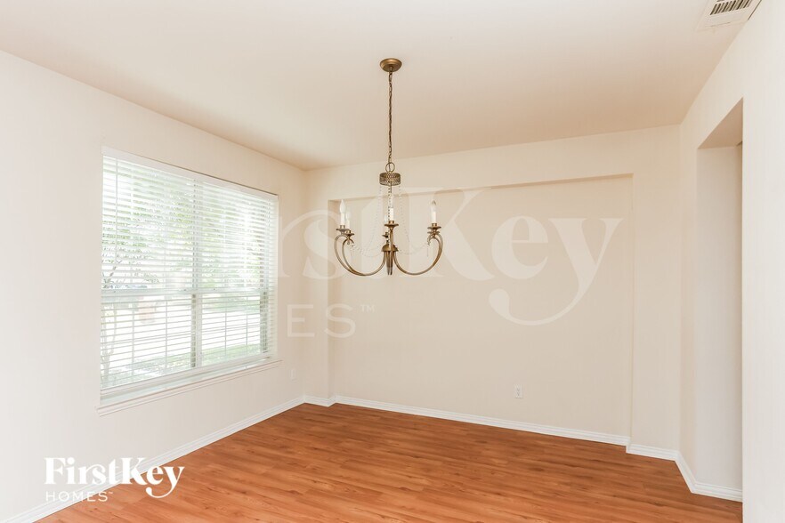 Building Photo - 3213 Bloomfield Trail