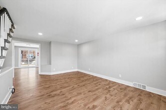 Building Photo - 306 Pine St