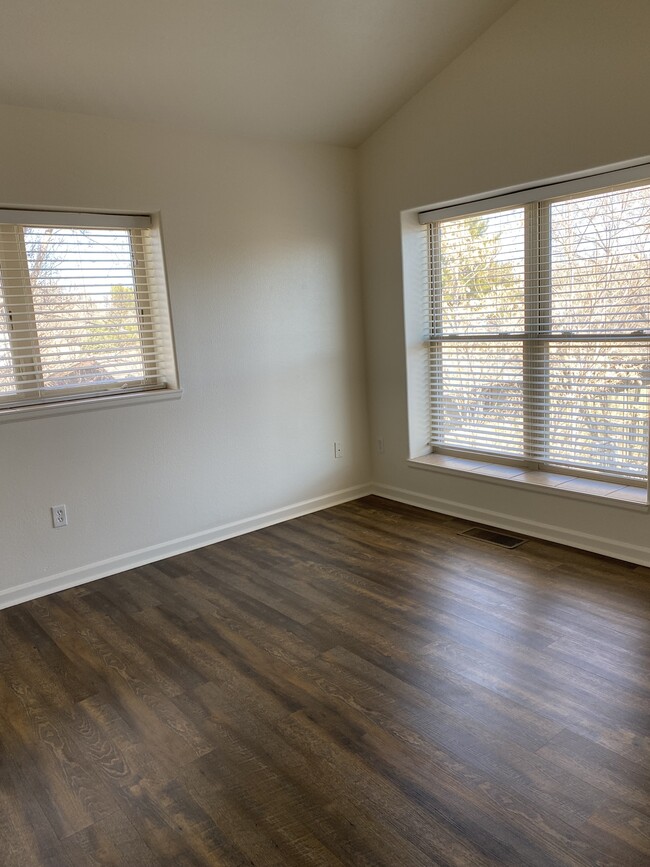 Upstairs bedroom - 1212 Walnut Ave