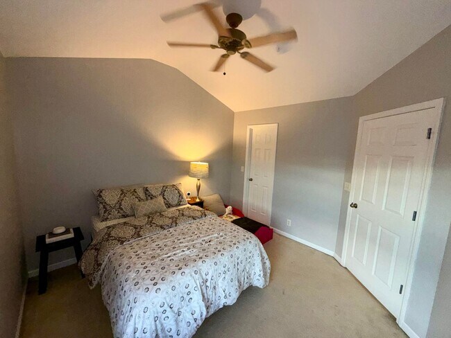 Building Photo - Wow! Check out this charming 3 bedroom 2.5 bathroom townhome in Newnan!