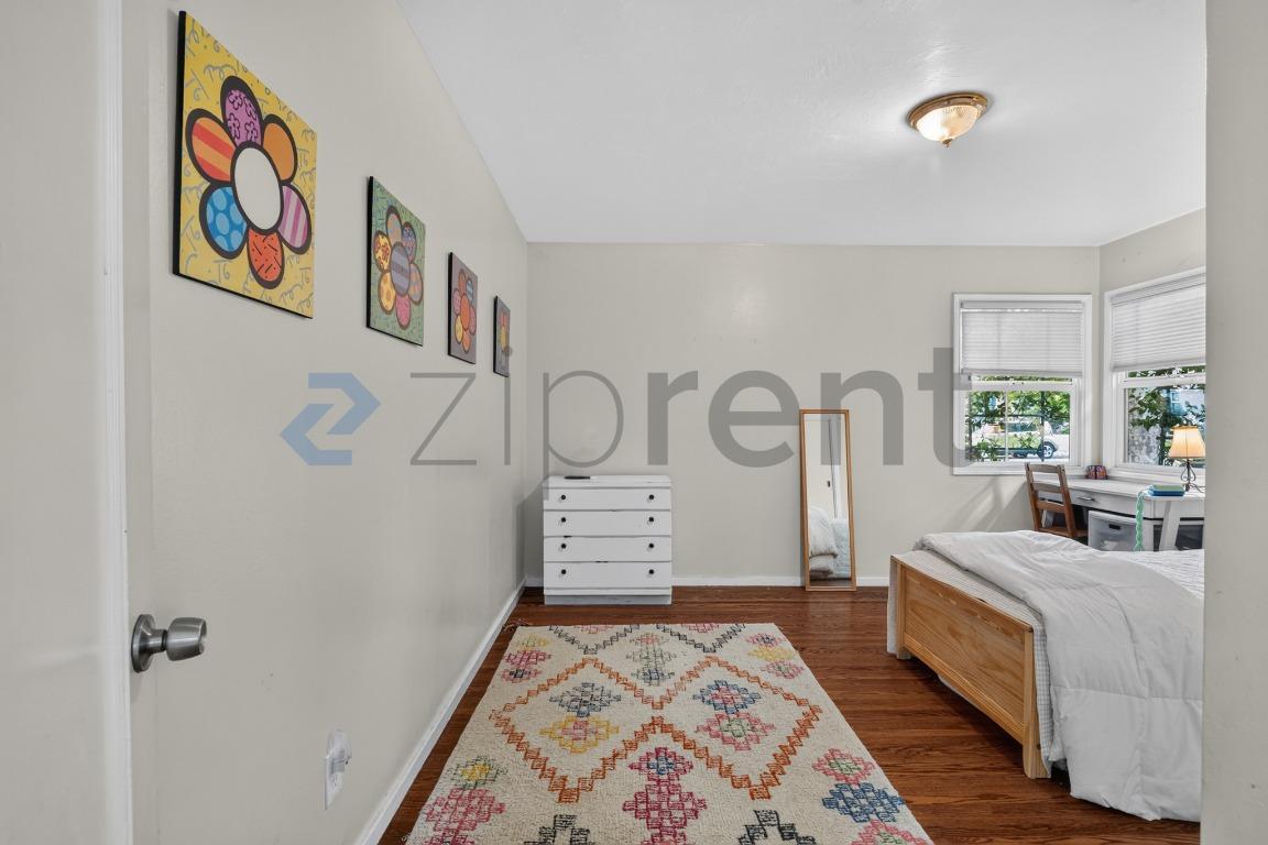 Building Photo - Unit