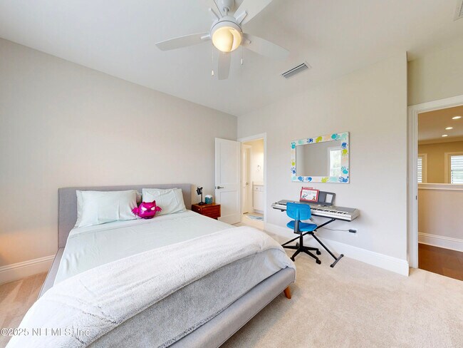 Building Photo - 401 Payasada Lakes Ave